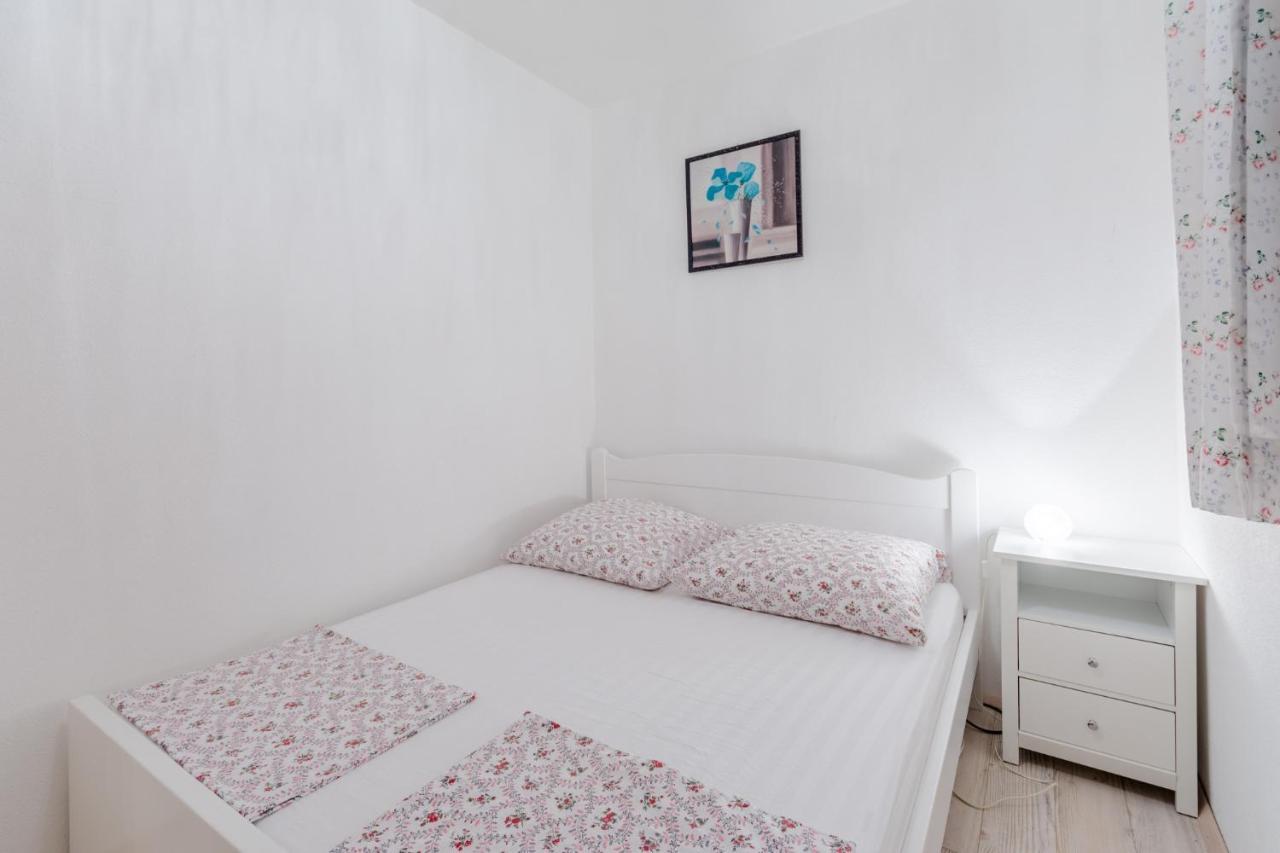 Apartments Villa Kameja Donji Okrug  Habitación foto